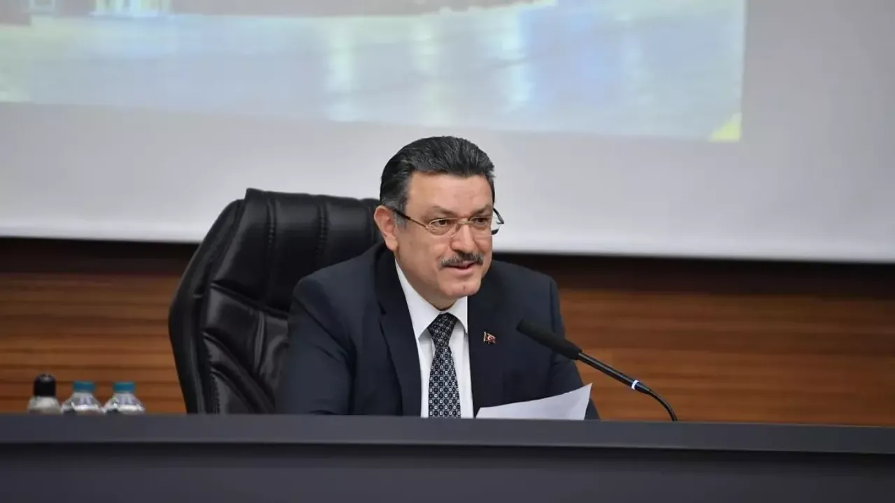 Başkan Genç’ten Sürpriz Çıkış: “Mehmet Murat Çalık Tutuksuz Yargılanmalı”
