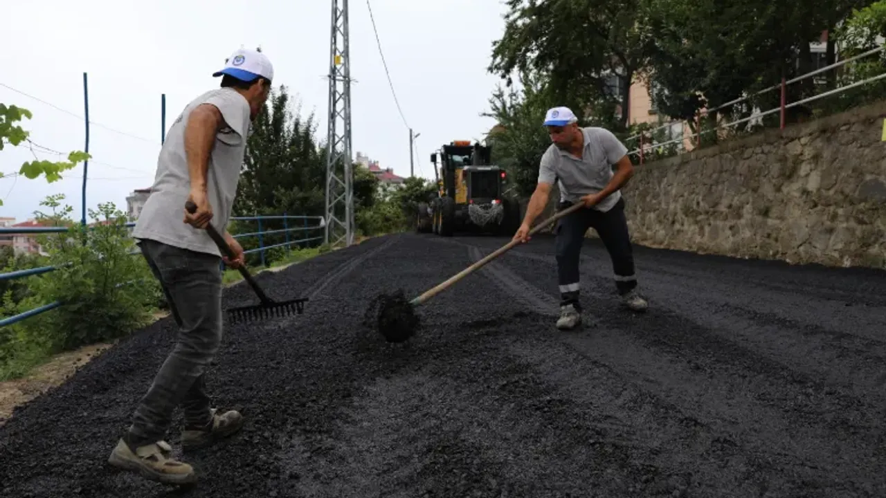 Akçaabat Belediyesi Asfaltlama Çalışmalarını Aralıksız Sürdürüyor