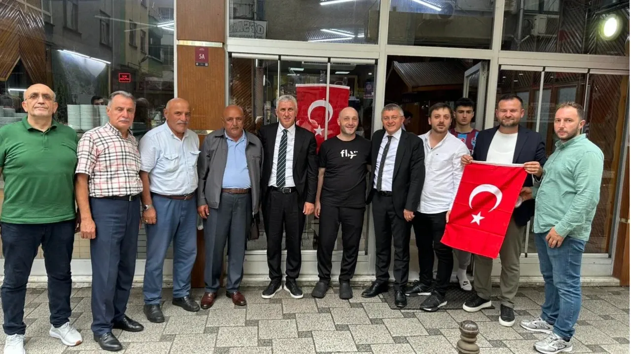 Of’ta “Terörsüz Türkiye” Çağrısına Türk Bayraklarıyla Güçlü Destek