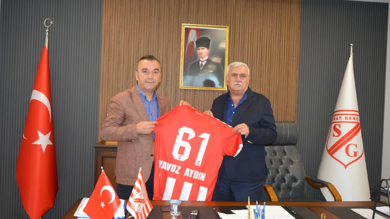 Trabzon Milletvekili Yavuz Aydın ve İl Başkanı Muhammet Erkan’dan Sebat Gençlik Spor Kulübü’ne Ziyaret