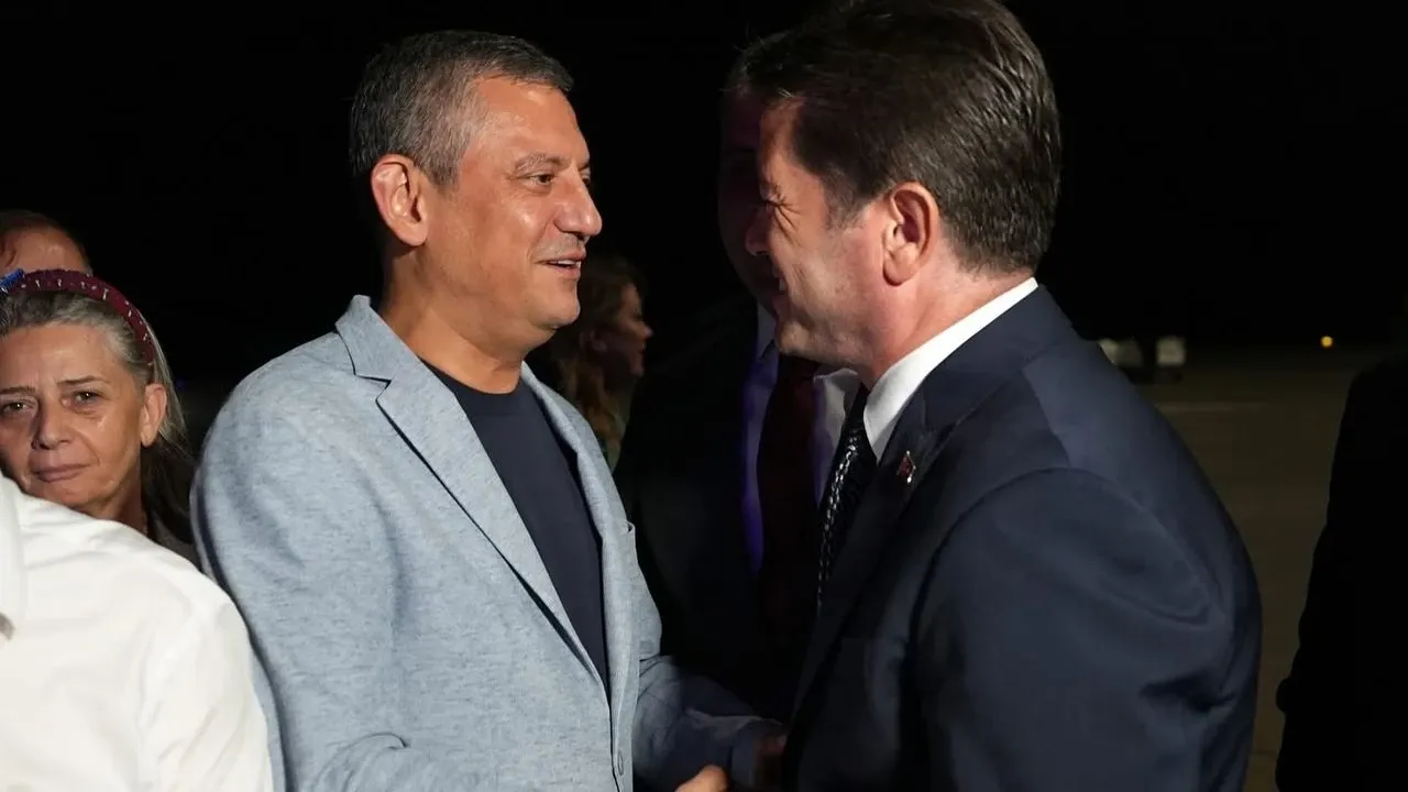 CHP Genel Başkanı Özgür Özel Trabzon’da Miting Öncesi Karşılandı