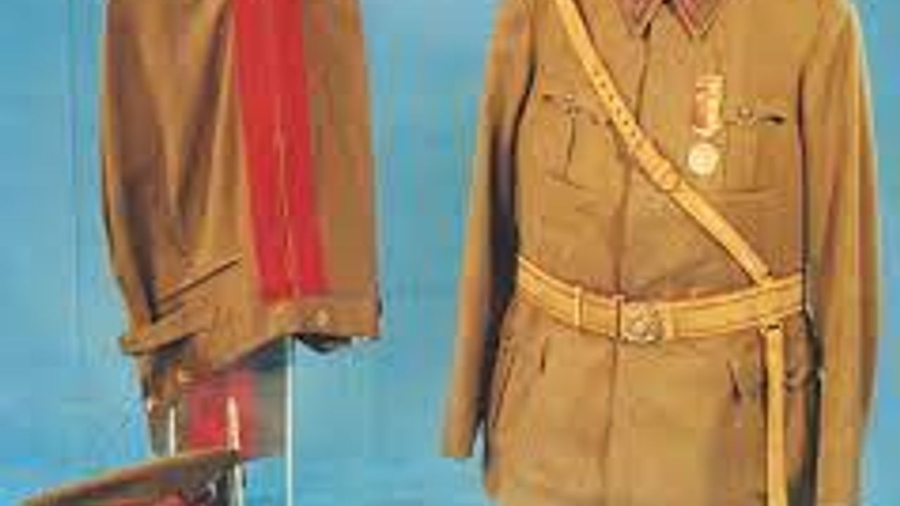 Trabzon’da Atatürk’ün Orijinal Üniforması Sergileniyor