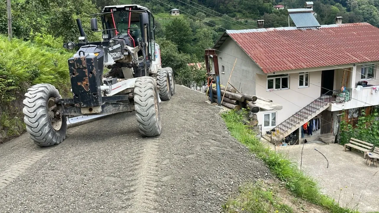 Trabzon Büyükşehir Belediyesi’nden Yol Atağı: 18 İlçede Eş Zamanlı Çalışma