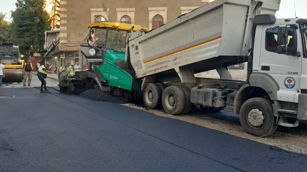 Trabzon’da Yol ve Kaldırım Yenileme Çalışmaları Sürüyor