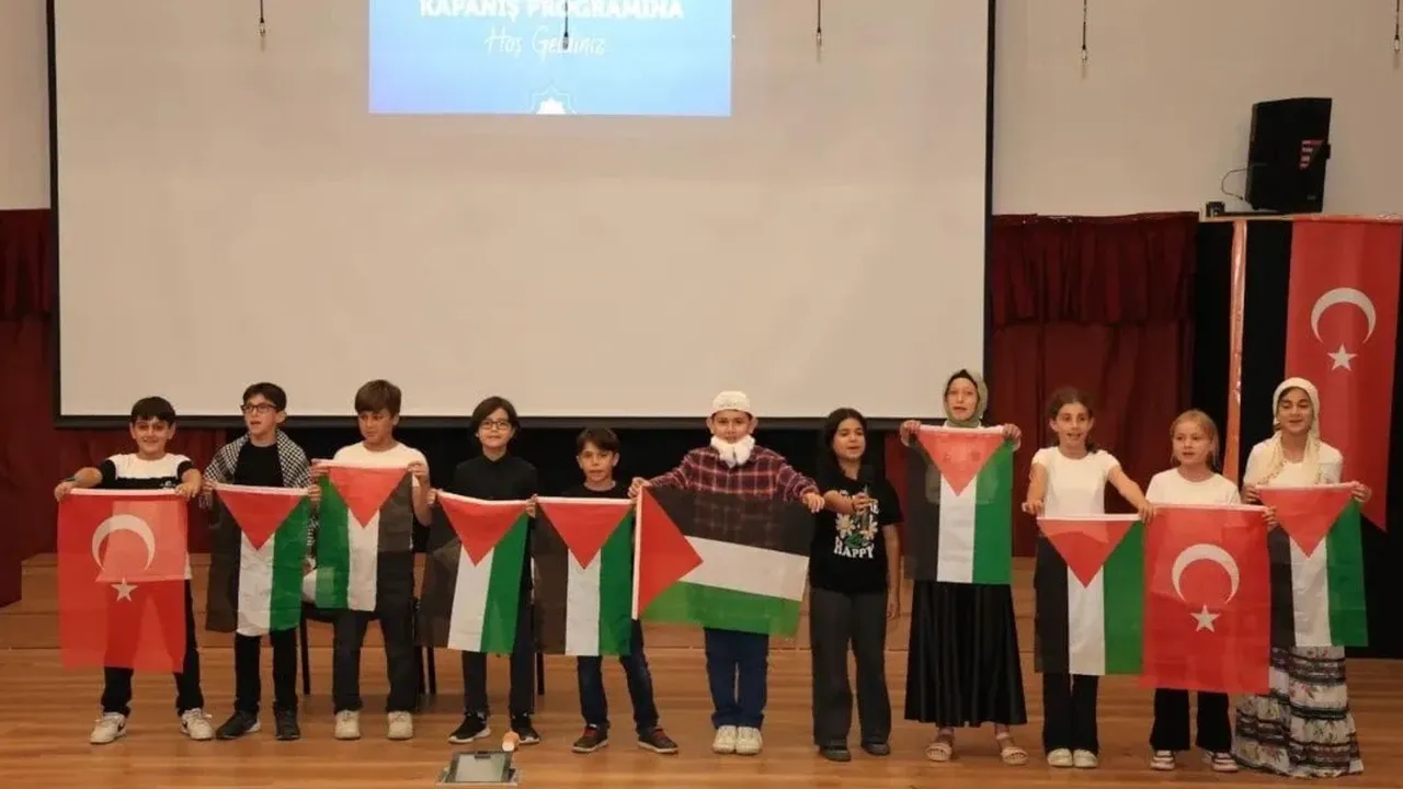 TÜGVA Yomra Yaz Okulu Kapanış Programı Yoğun Katılımla Gerçekleştirildi