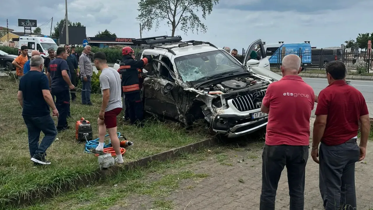 Arsin’de Beton Mikseri ile Kamyonet Çarpıştı