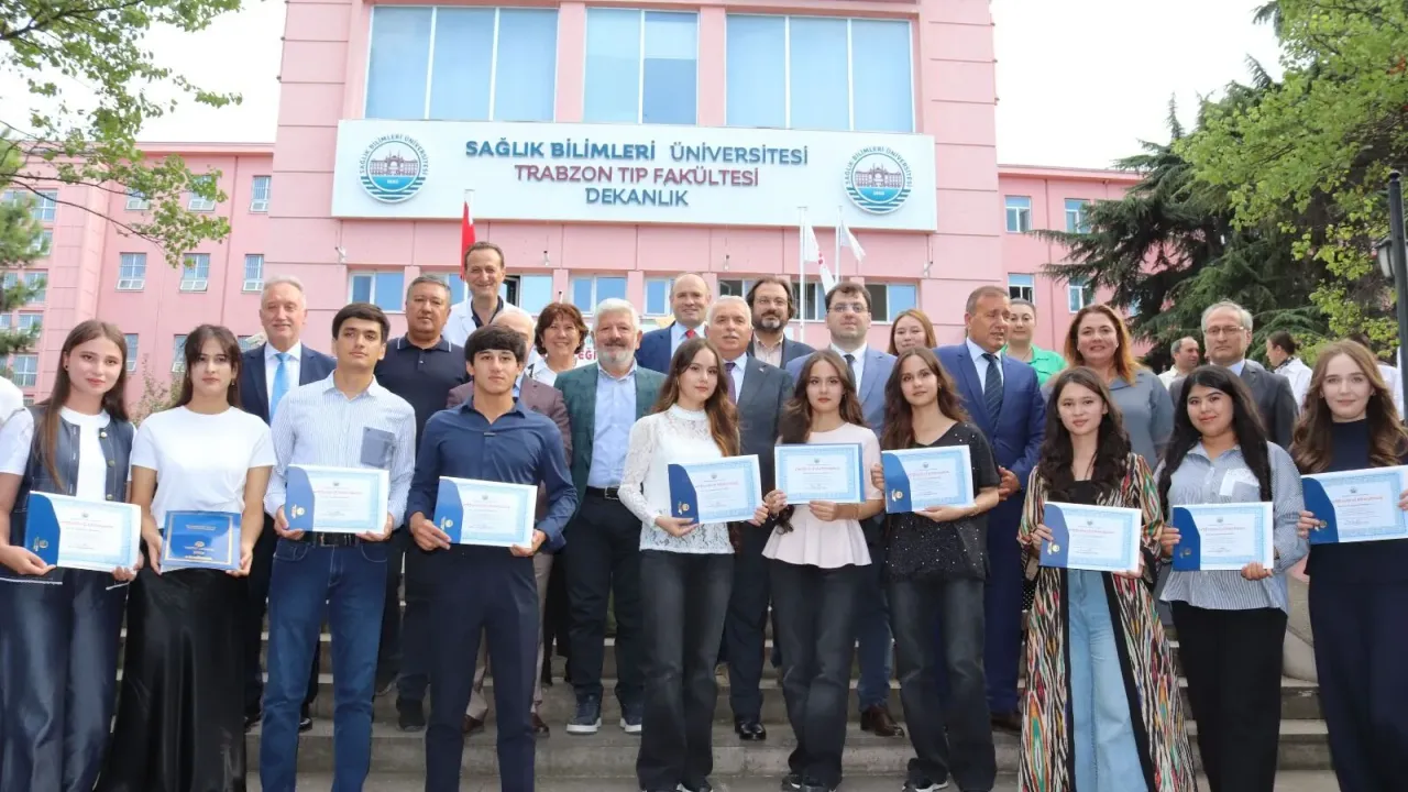 Buharalı Öğrenciler Trabzon’da Stajlarını Tamamladı