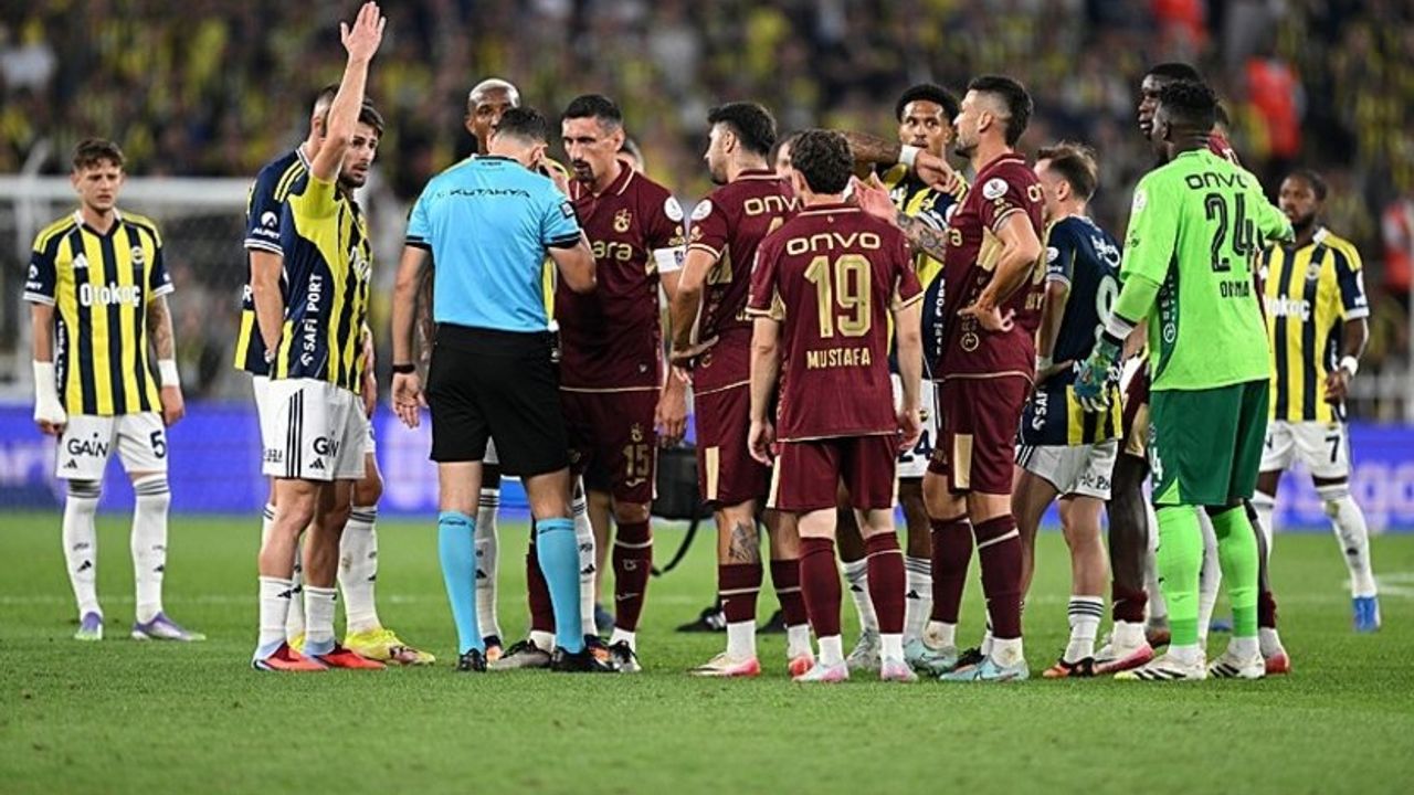Derbiye Hakem Kararları Damga Vurdu: Trabzonspor Cephesinde Tepkiler Yükseliyor