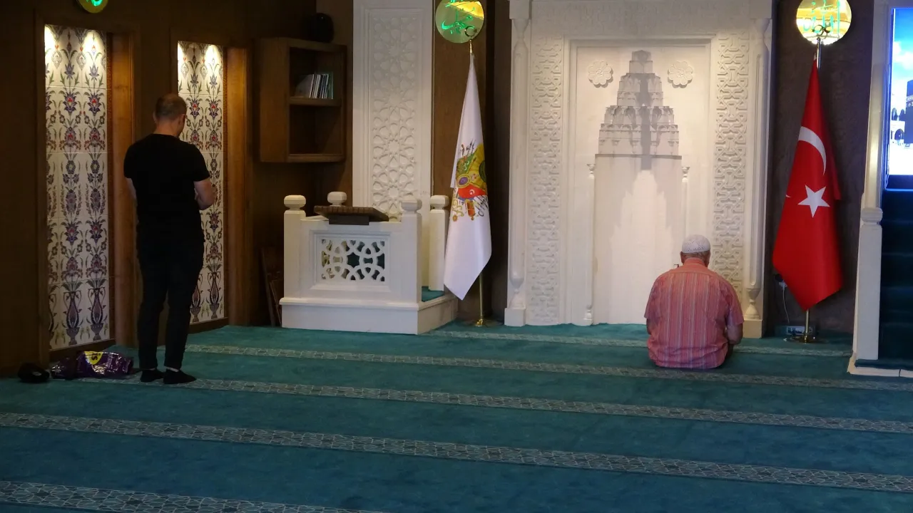 Şehir Merkezinde Alışılmadık Bir Cami