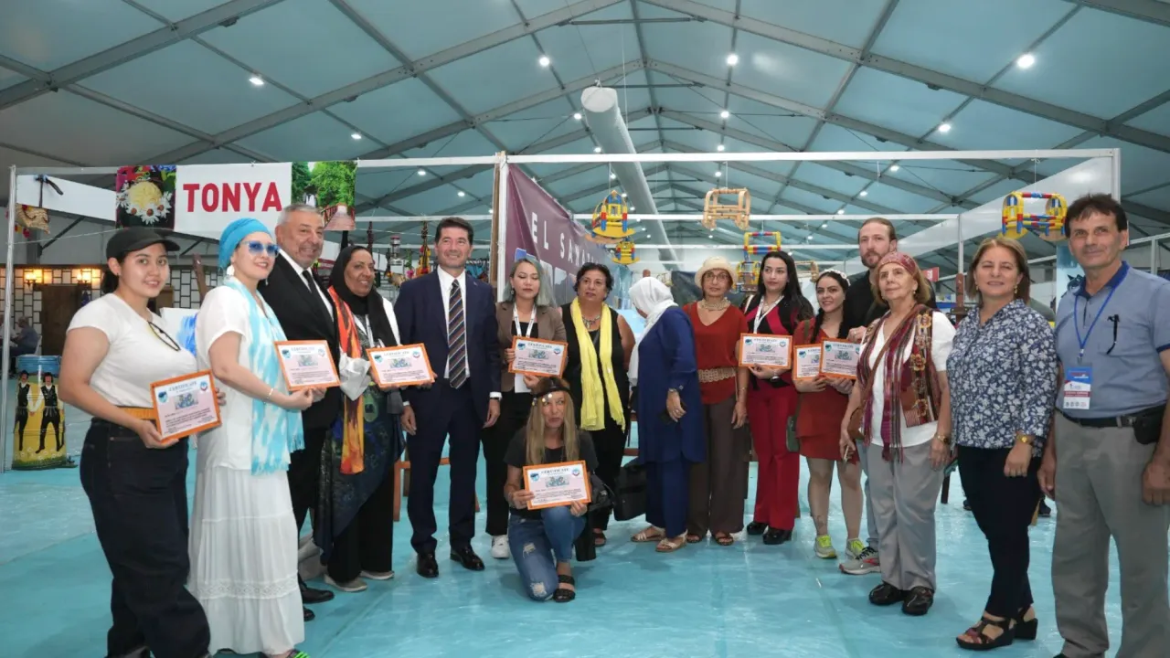 Trabzon’da 8 Ülkeden Sanatçı Kadınların Eserleri Sergilendi