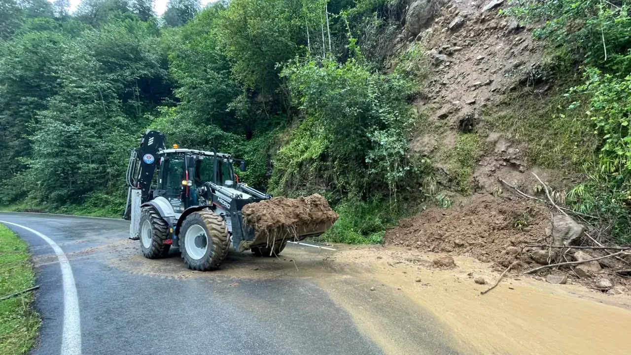 Büyükşehir’den Trabzon’daki Heyelanlara Hızlı Müdahale