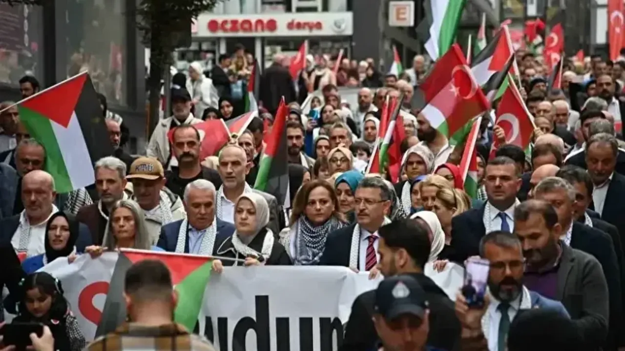 Trabzon’dan Gazze’ye 10 AFAD Yardım TIR’ı Dualarla Gönderildi