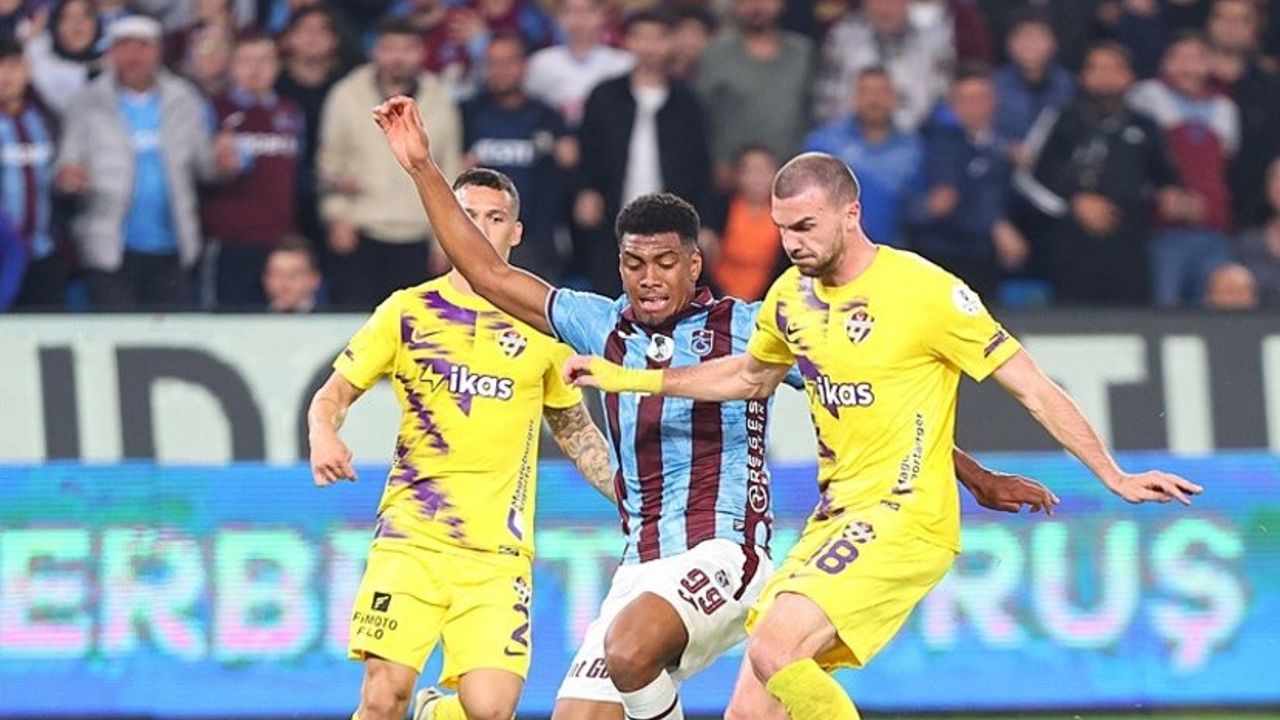 Trabzonspor - Eyüpspor Maçında İki Penaltı Ofsayta Takıldı