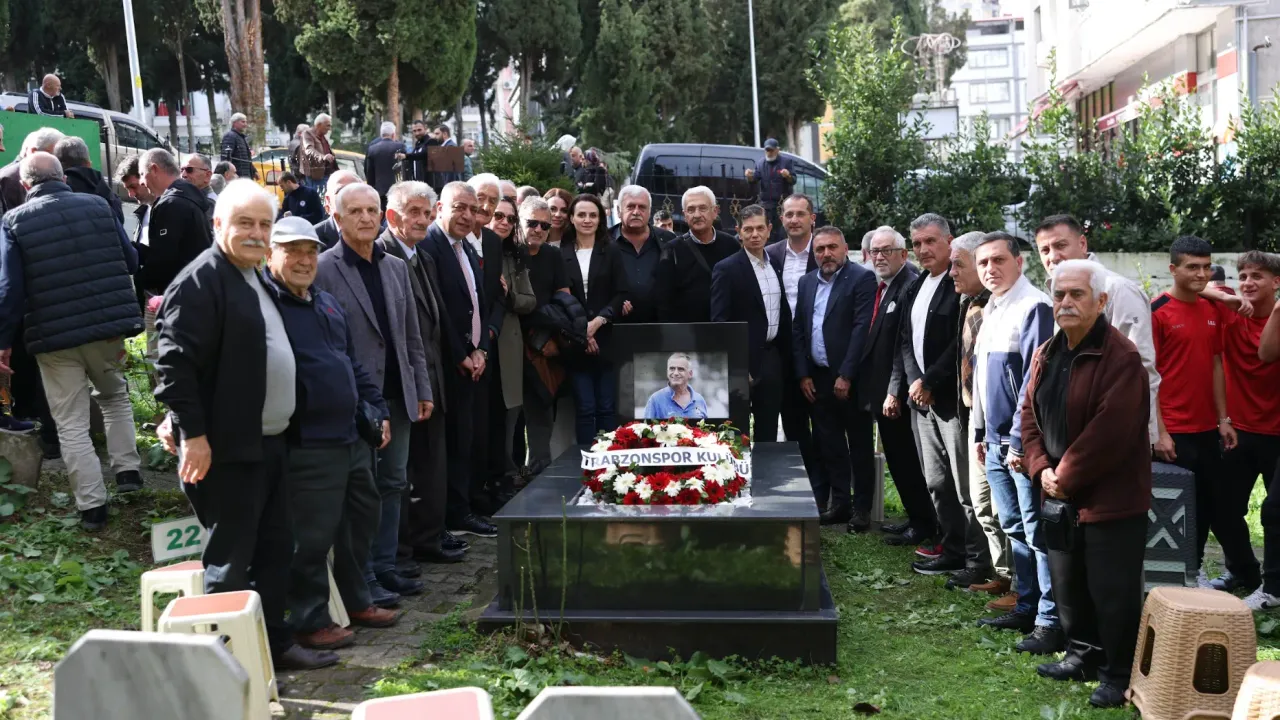 Kadir Özcan Vefatının 12. Yılında Kabri Başında Anıldı