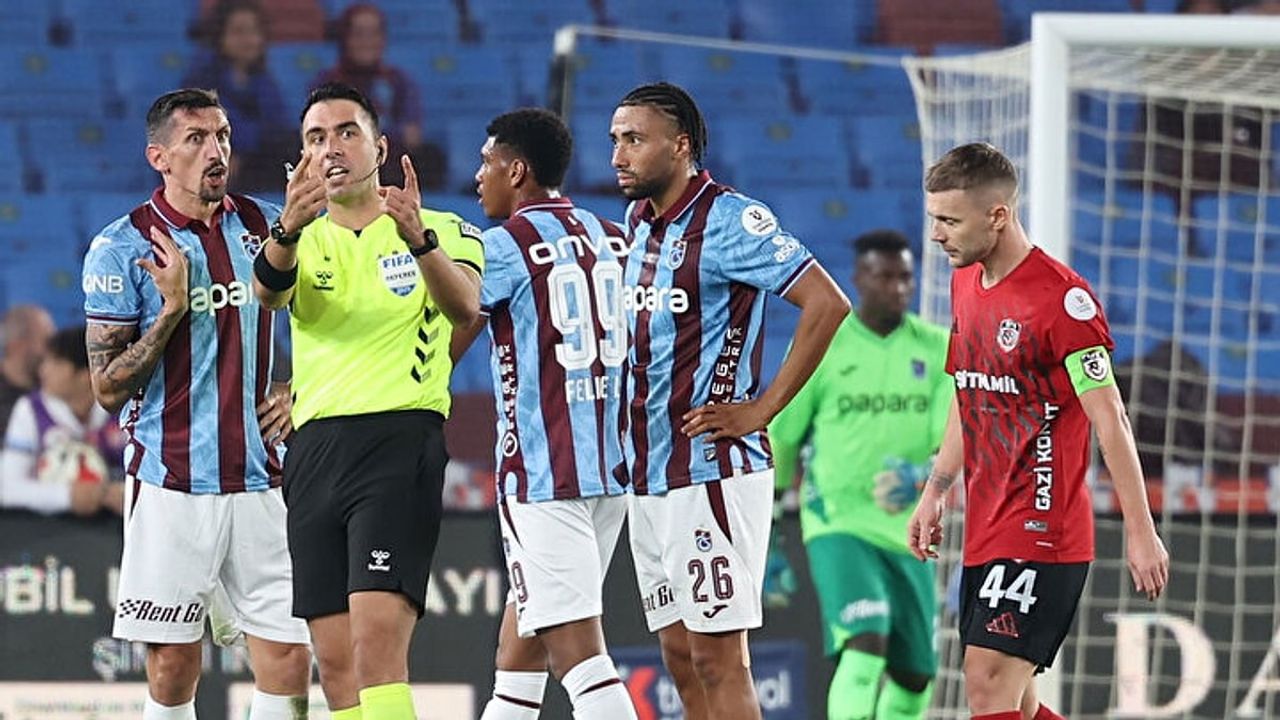 Hakem Arda Kardeşler'e 15 Gün Hak Mahrumiyeti Cezası