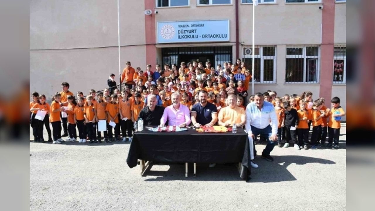 Tanju Çolak ve Hami Mandıralı, Düzyurt’ta Öğrencilerle Buluştu