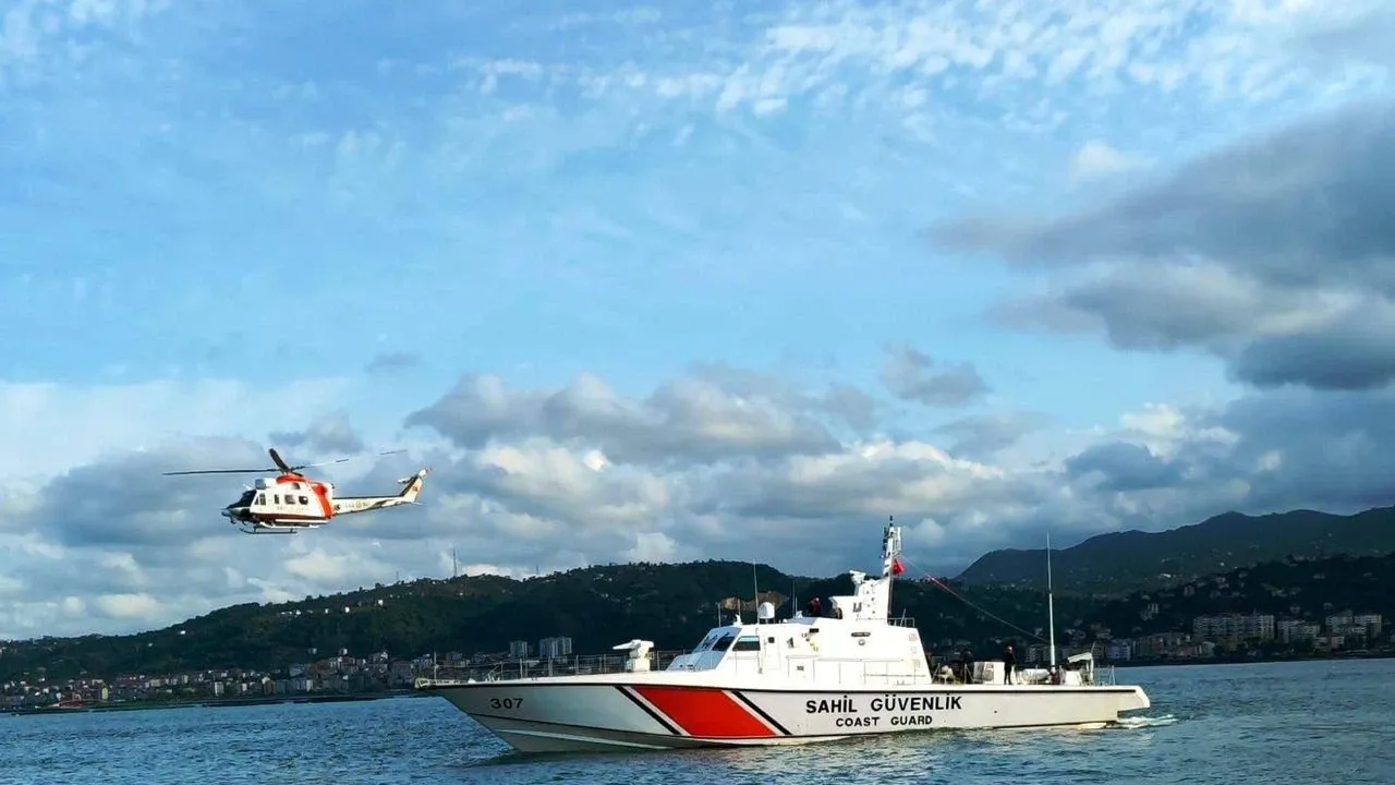 Trabzon Arsin’de Kayıp Balıkçı İçin Arama Devam Ediyor