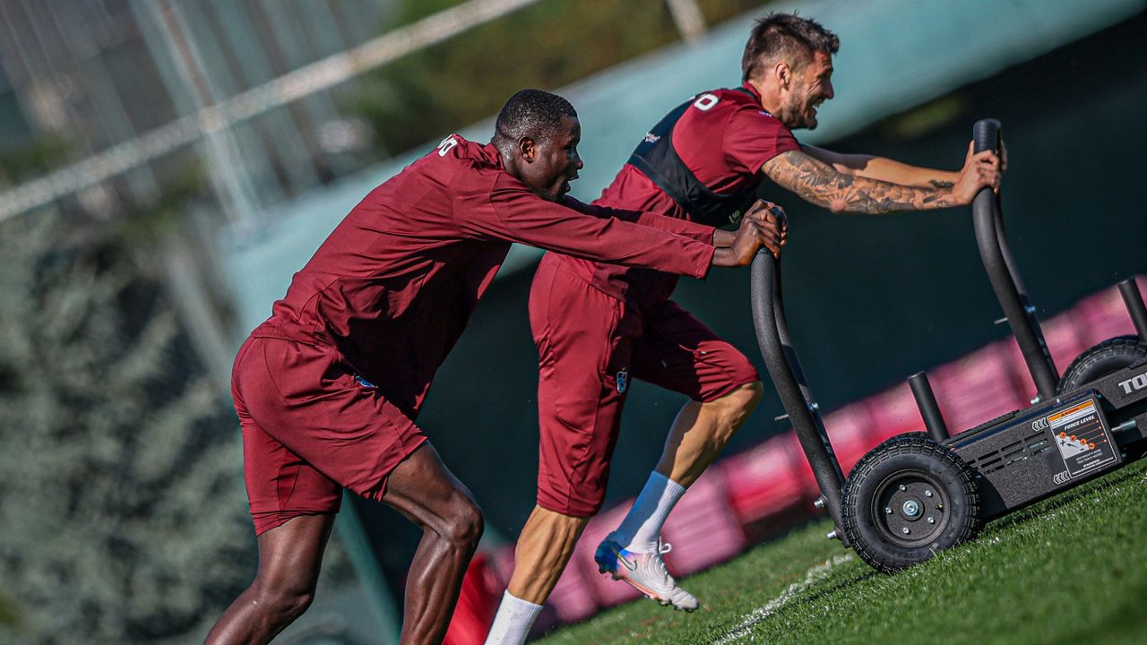 Trabzonspor, İlk 8 Haftada 5 Galibiyetle Zirve Takibinde