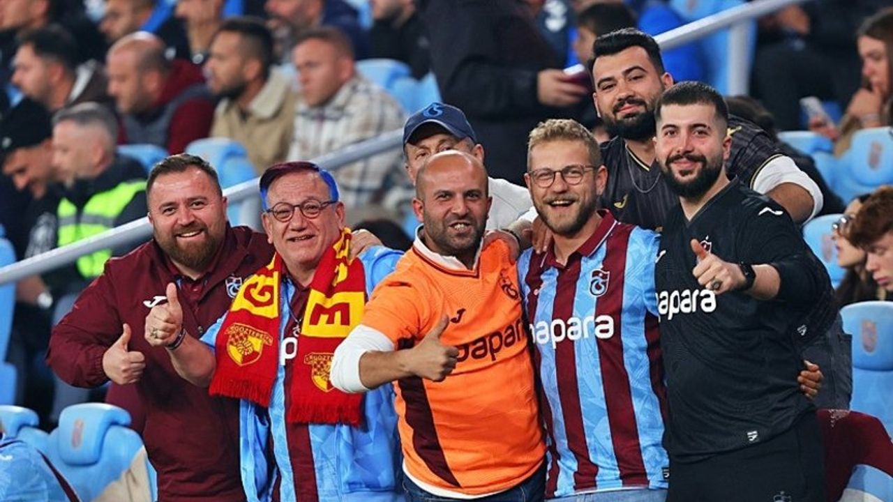 Trabzonspor Taraftarı Konyaspor Maçında Tribünleri Coşturdu