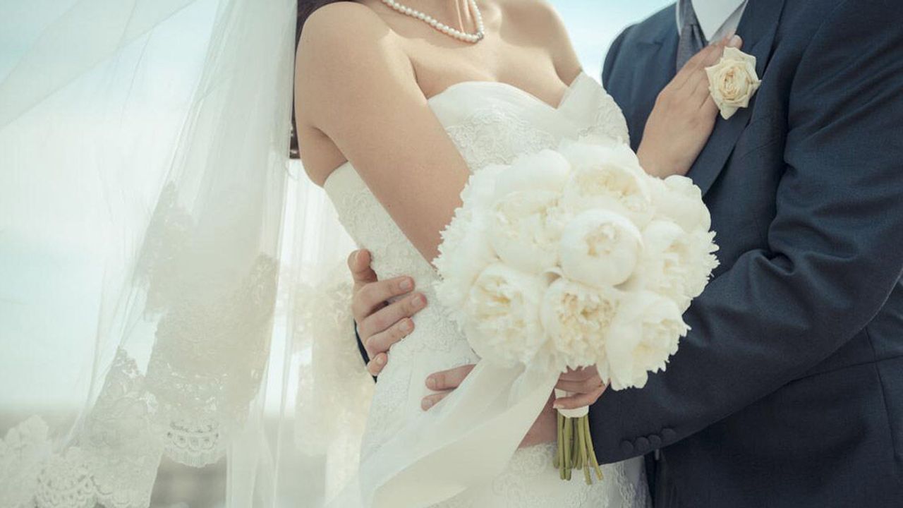 Düğünlerde Yeni Trend! Kiralık Nikah Memuruna Yoğun İlgi