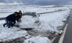 KİLİS - Kilis-Gaziantep kara yolu kar nedeniyle ulaşımı kapatıldı