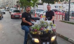 Bursa Mudanya'da Muhtar Şaş’tan çocuklara meyve servisi