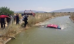 DENİZLİ - Sulama kanalına düşen otomobili itfaiye çıkardı
