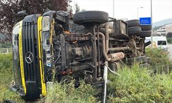 SİİRT - Odun yüklü kamyonun devrilmesi sonucu 6 kişi yaralandı