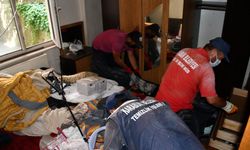 Karabük'te bir evden 2 kamyonet çöp çıkarıldı