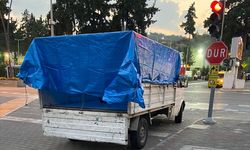MUĞLA - Marmaris'te kamyonetten atlayarak kaçmaya çalışan 24 düzensiz göçmen yakalandı