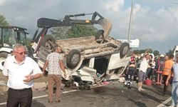 Ordu'da minibüsün hafif ticari araçla çarpıştığı kazada 20 kişi yaralandı