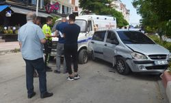 Amasya'da otomobil ile pikabın çarpıştığı kazada 2 kişi yaralandı