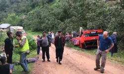 Fındık işçilerini taşıyan kamyon devrildi; 13 yaralı