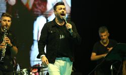 Şarkıcı Burak Kut Sakarya'da konser verdi