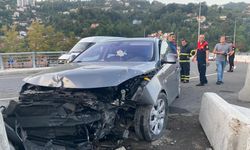 Zonguldak'ta otomobilin bariyerlere çarpması sonucu 3 kişi yaralandı
