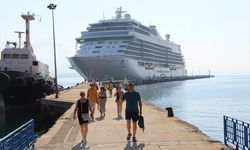 ANTALYA - Alanya'ya "Seven Seas Explorer" ile 324 turist geldi