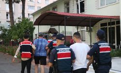 İZMİR - Yurt dışına kaçma hazırlığı yapan 3 FETÖ şüphelisi yakalandı