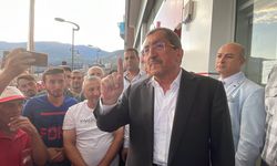Karabük'te maaşlarına zam alan işçiler davul zurna eşliğinde eğlendi