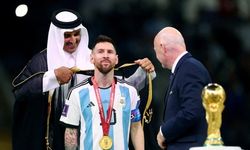 Messi'nin Dünya Kupası'nı alırken giydiği kıyafet Katar'da kapışılıyor