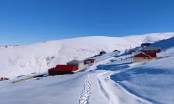 Trabzon yaylalarına kar yağdı