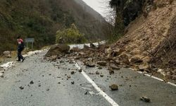 Artvin'de korkutan anlar: Heyelan anı kameralara böyle yansıdı!