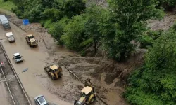 Maçka'da selden etkilenen yaşlı çift korku dolu anlar yaşadı