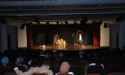 Trabzon Akçaabat'ta 'Koleksiyoncu' adlı tiyatro oyunu sahnelendi