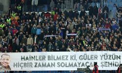 Trabzonspor Taraftarı Papara Park'ta Şehitlerimizi Unutmadı