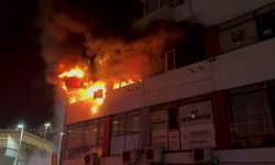 Trabzon’un en büyük iş merkezlerinden birinde yangın! Alevler geceyi aydınlattı!