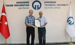 Trabzon'da KTÜ mezunu Aydın, 54 yıl sonra diplomasına kavuştu