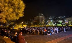 Trabzon OF'ta Açık Hava Sinema Gösterimine Yoğun İlgi