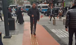 Trabzon Kahramanmaraş Caddesi’nde görme engelliler için hissedilebilir zemin yapıldı