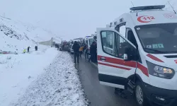 Erzincan’da Yolcu Otobüsü Şarampole Devrildi: 4 Yaralı