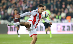 Rey Manaj, Sivasspor ile 1.5 Yıl Daha Devam Edecek